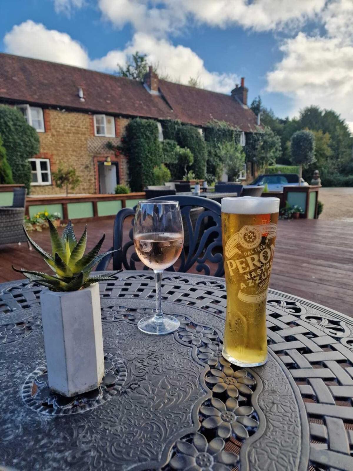 Heaven'S Kitchen At Squirrel Inn Godalming Exterior foto